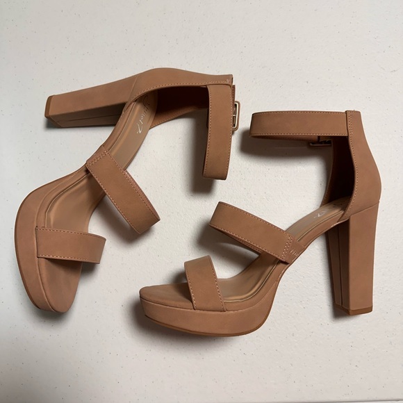 Beige heels worn for about half hour for a wedding. Size 8.5, very comfortable. - Picture 2 of 3